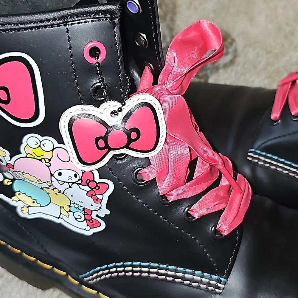 Dr. Martens X Hello Kitty & Friends Boots - Picture 12 of 16